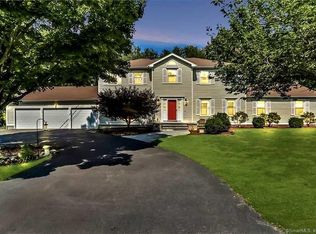 32 Mulberry Ln, Shelton, CT 06484