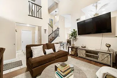 4 bed, 2.5 bath, 1752 sqft, $6,200 — Photo 4