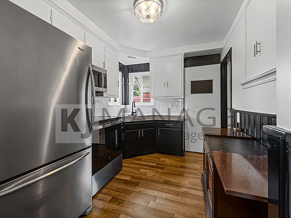 3rd image of 20462 Glenmore