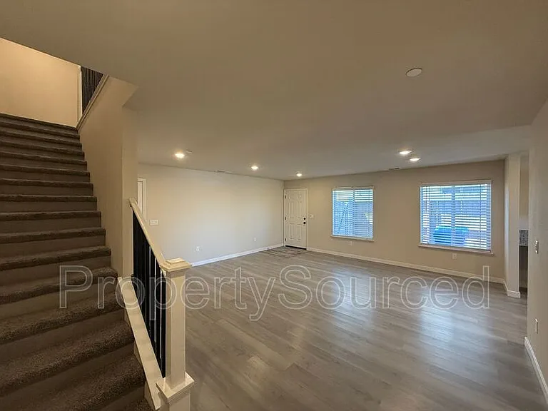 936 W Alameda St #A — Photo 9