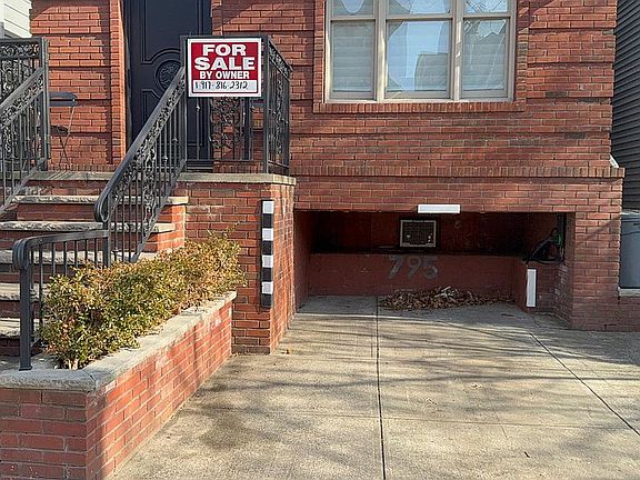 4th image of 795 E 8th St