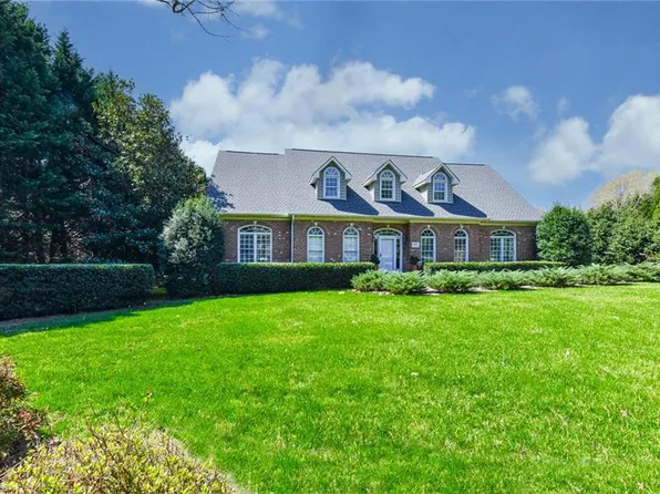 6005 Deer Park Cir, Greensboro, NC 27455