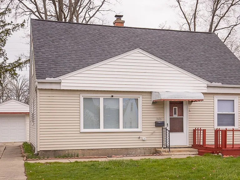 26351 Farringdon Ave — Photo 2