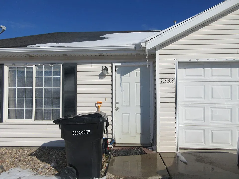 1232 N 575 W