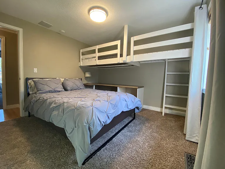 60135 Cinder Butte Rd — Photo 17