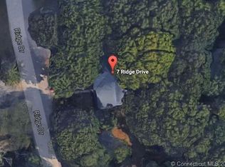 7 Ridge Dr, Uncasville, CT 06382