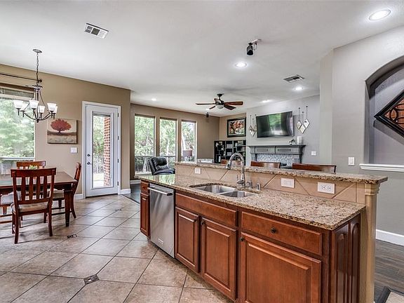 5th image of 1202 Bayside Dr