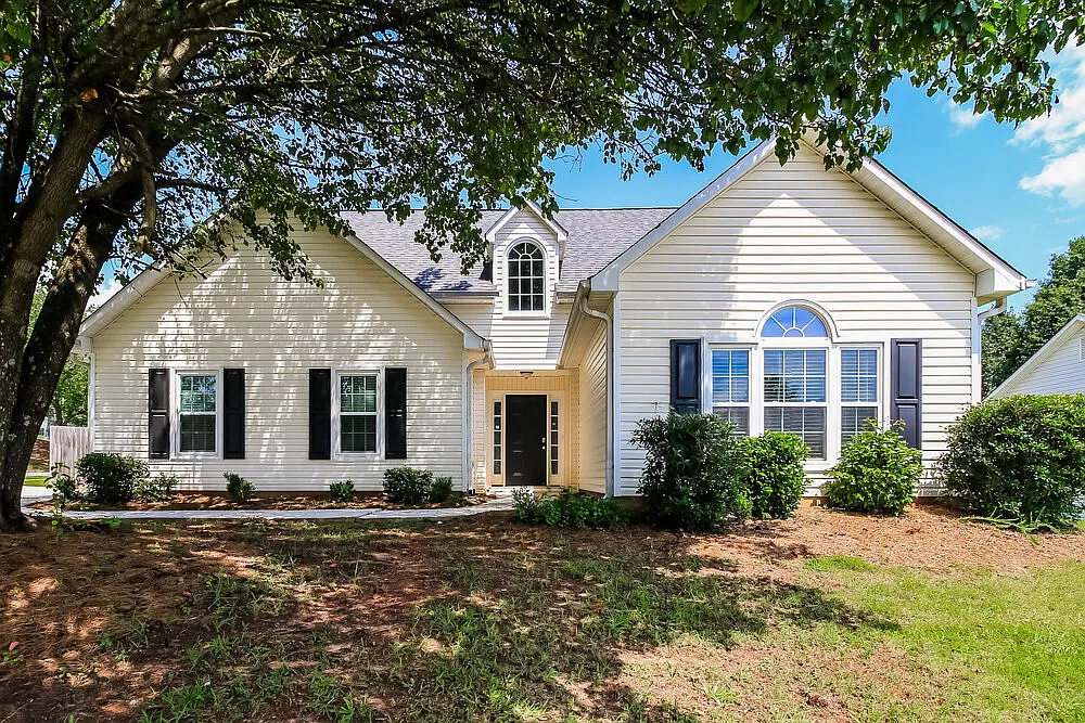 3 bed, 2.5 bath, 1629 sqft, $2,080 — Photo 1