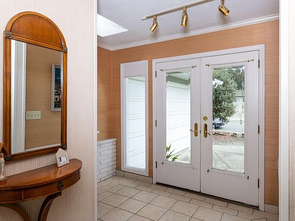 2nd image of 138 Woodcrest Pl