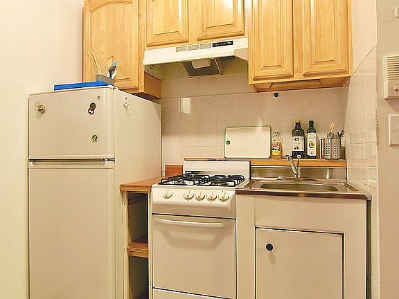 5th image of 123 Ludlow St APT 14
