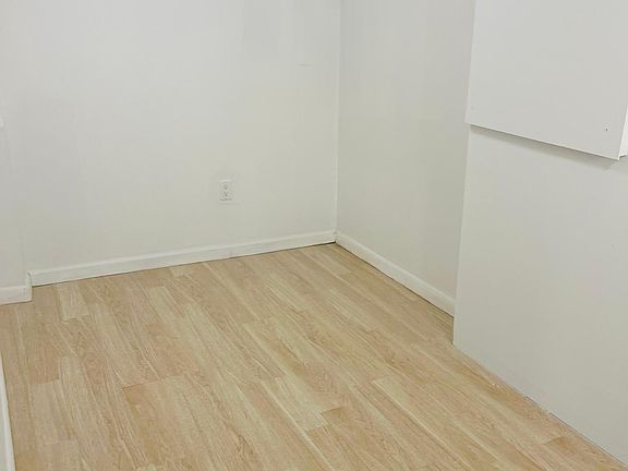 4th image of 11231 203rd St