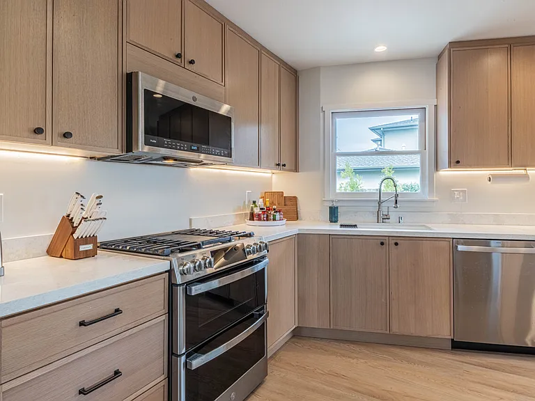 Undercabinet lighting