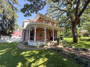 812 Maple Ave, Decorah, IA 52101