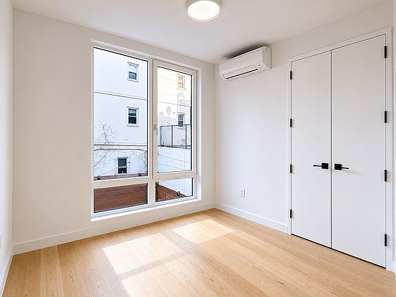 4th image of 368 Leonard St #2C