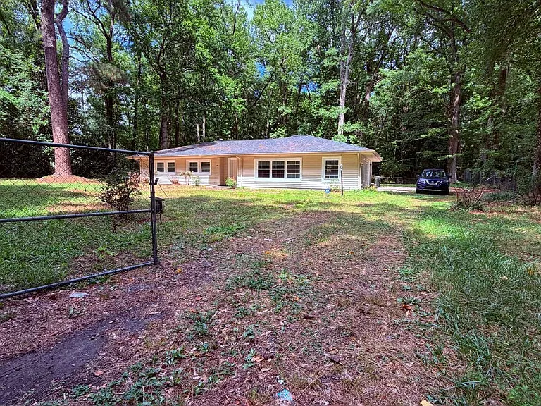 721 Hooker Rd — Photo 2