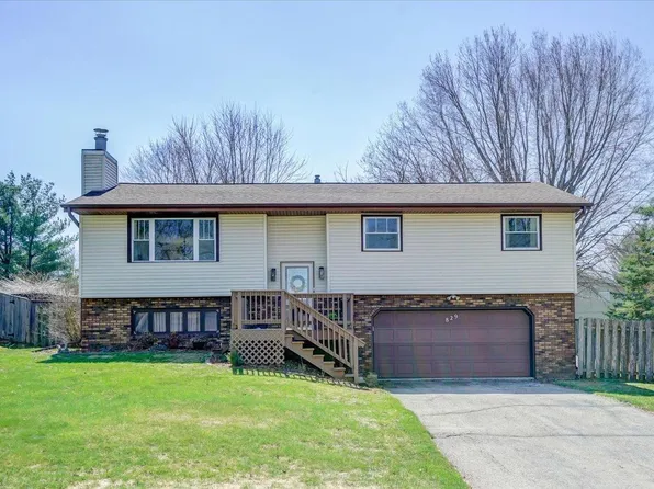 829 Liberty Dr, Deforest, WI 53532