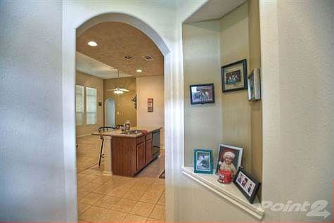 Private entry with decorative art niche
