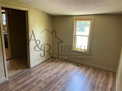 2nd image of 809 W 6th St