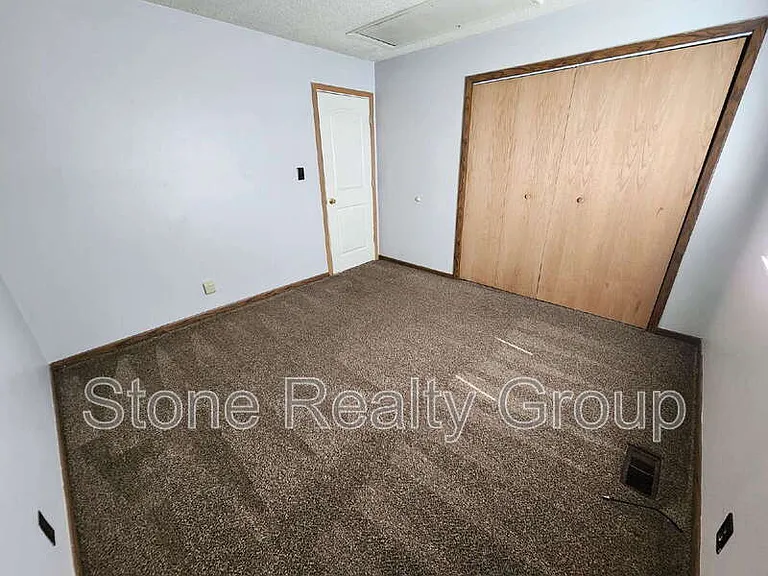 2333 Wallace Ave — Photo 6