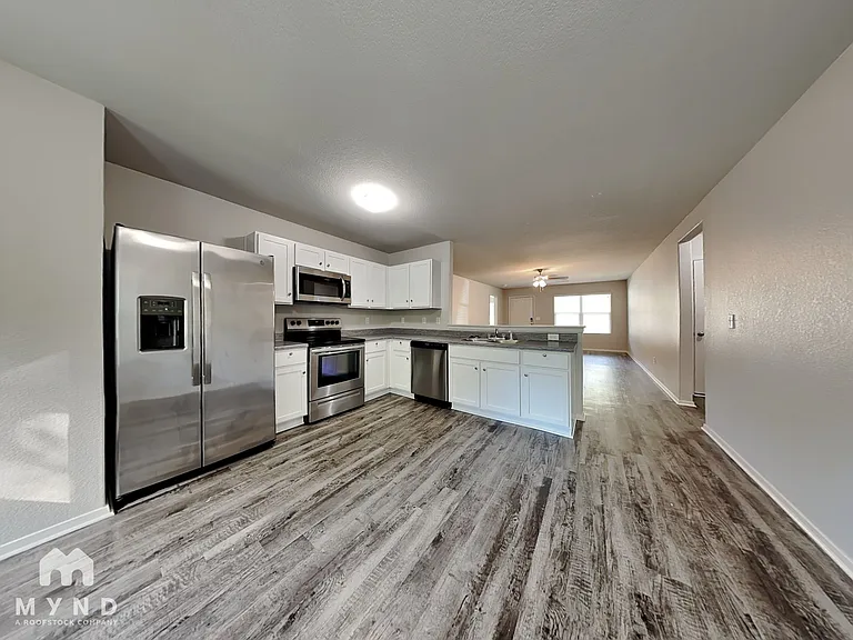 9207 Pleasant Valley Dr — Photo 10