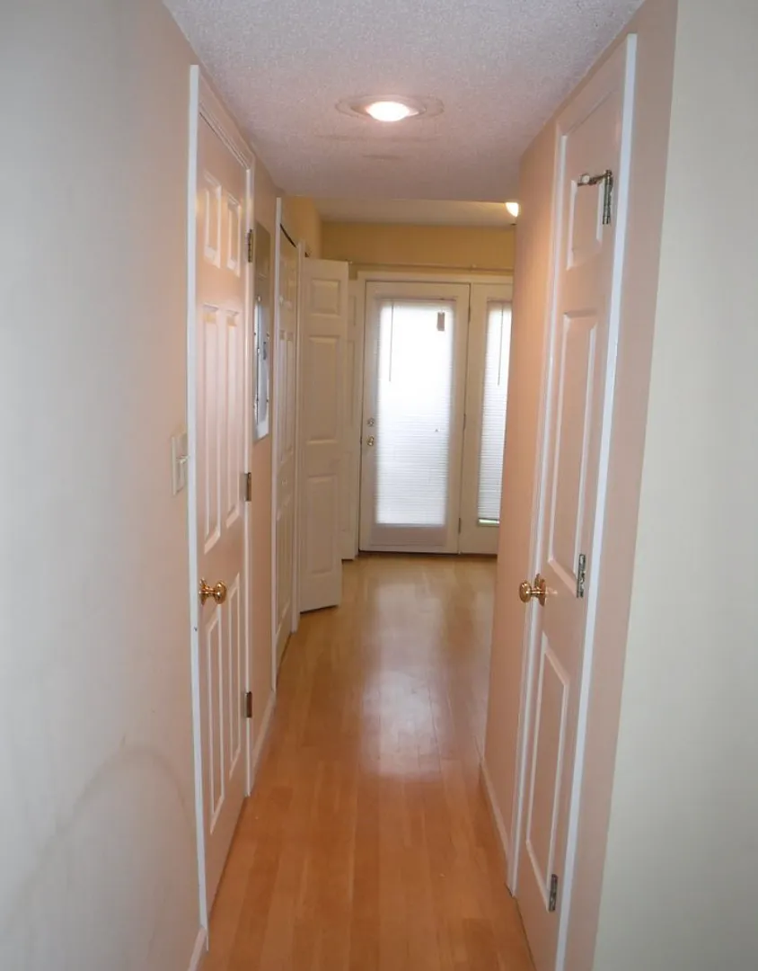 817 Sherwood Hills — Photo 2