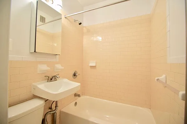 Rented by Sovereign Associates | media 35