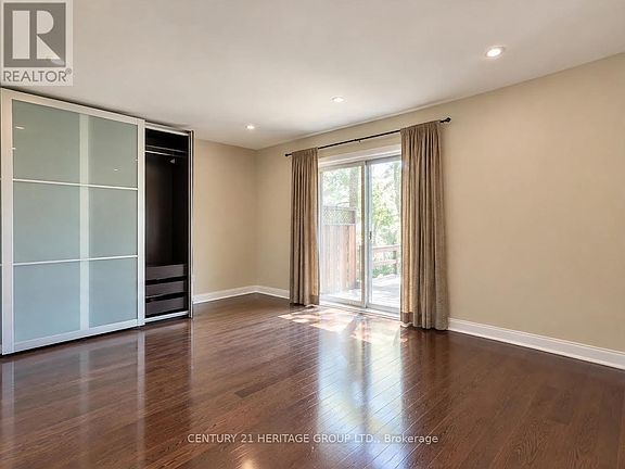 5th image of 130 Grandview Ave