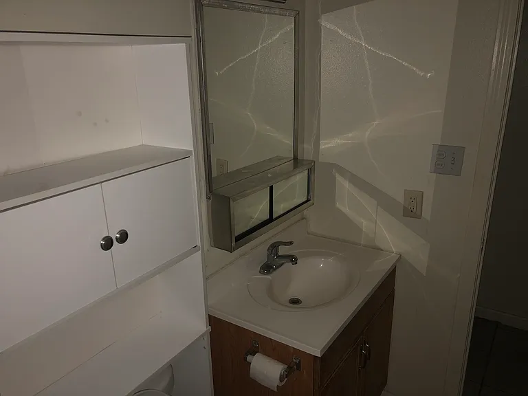 1st Floor Nob Hill 1 Bed Apartment 1 Block to Morningside Park — Photo 34