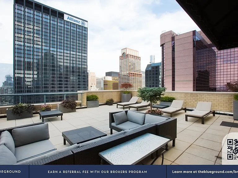 235 W 48th St #29M — Photo 18
