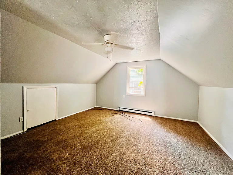 8606 Rosewood Ave — Photo 16