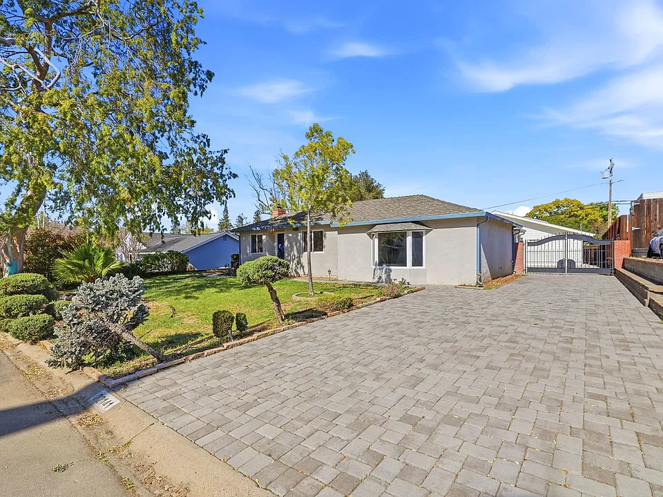 22141 Wallace Dr