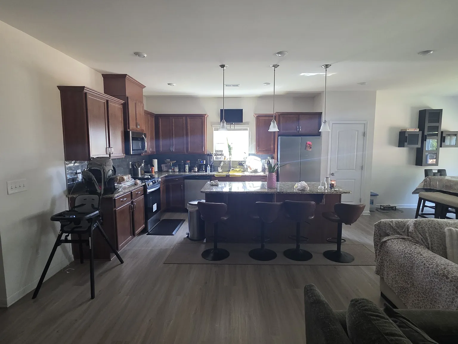 3 bed, 1744 sqft, $2,500 — Photo 3