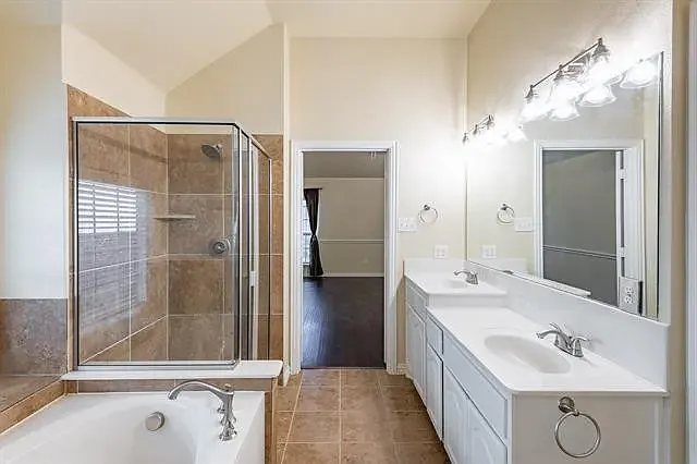 901 Witherby Ln — Photo 10