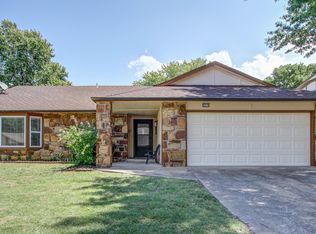 2215 S Indianwood Ave, Broken Arrow, OK 74012