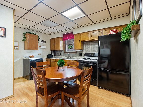 3rd image of 6127 W Cornelia Ave