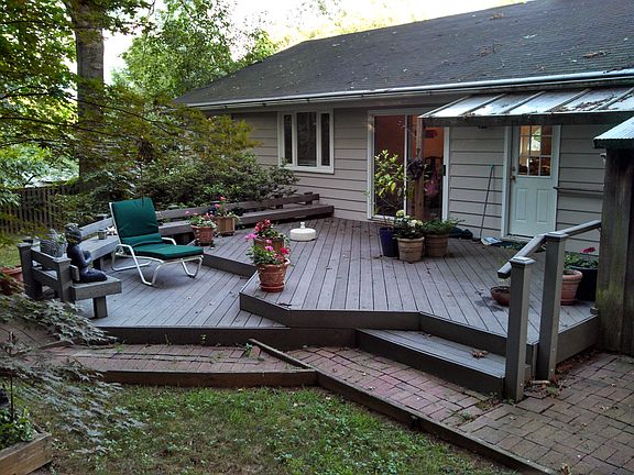 Trex Deck in Back Yard