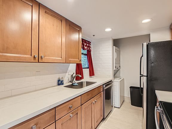 6851 N 2200 W - Print Quality - 003 - 05 Kitchen_08272024