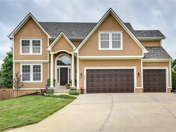 2632 SW Carlton Dr, Lees Summit, MO 64082