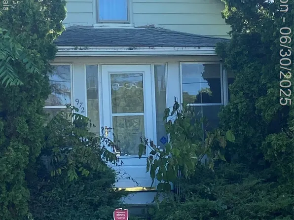 972 Tacken St, Flint, MI 48532