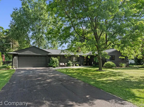141 Nesbit Ln, Rochester Hills, MI 48309