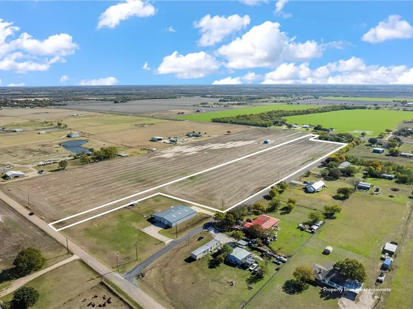 4 Kasberg Rd, West, TX 76691