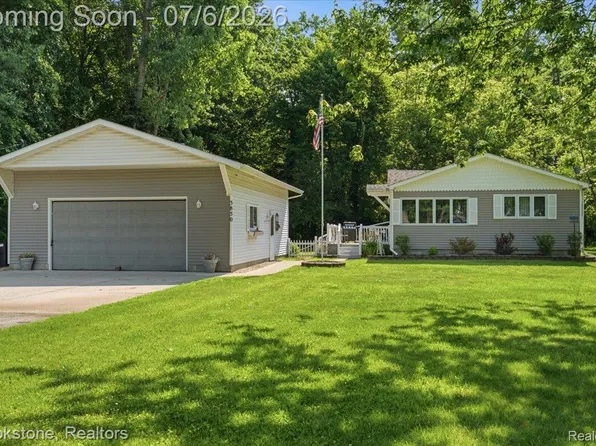 3850 State Rd, Fort Gratiot, MI 48059