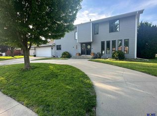 2322 Grant St, Beatrice, NE 68310