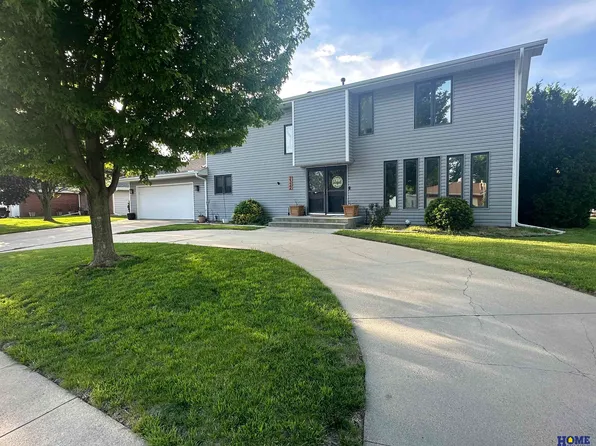 2322 Grant St, Beatrice, NE 68310
