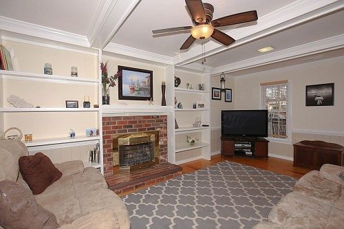 4th image of 3225 Castlebury Dr
