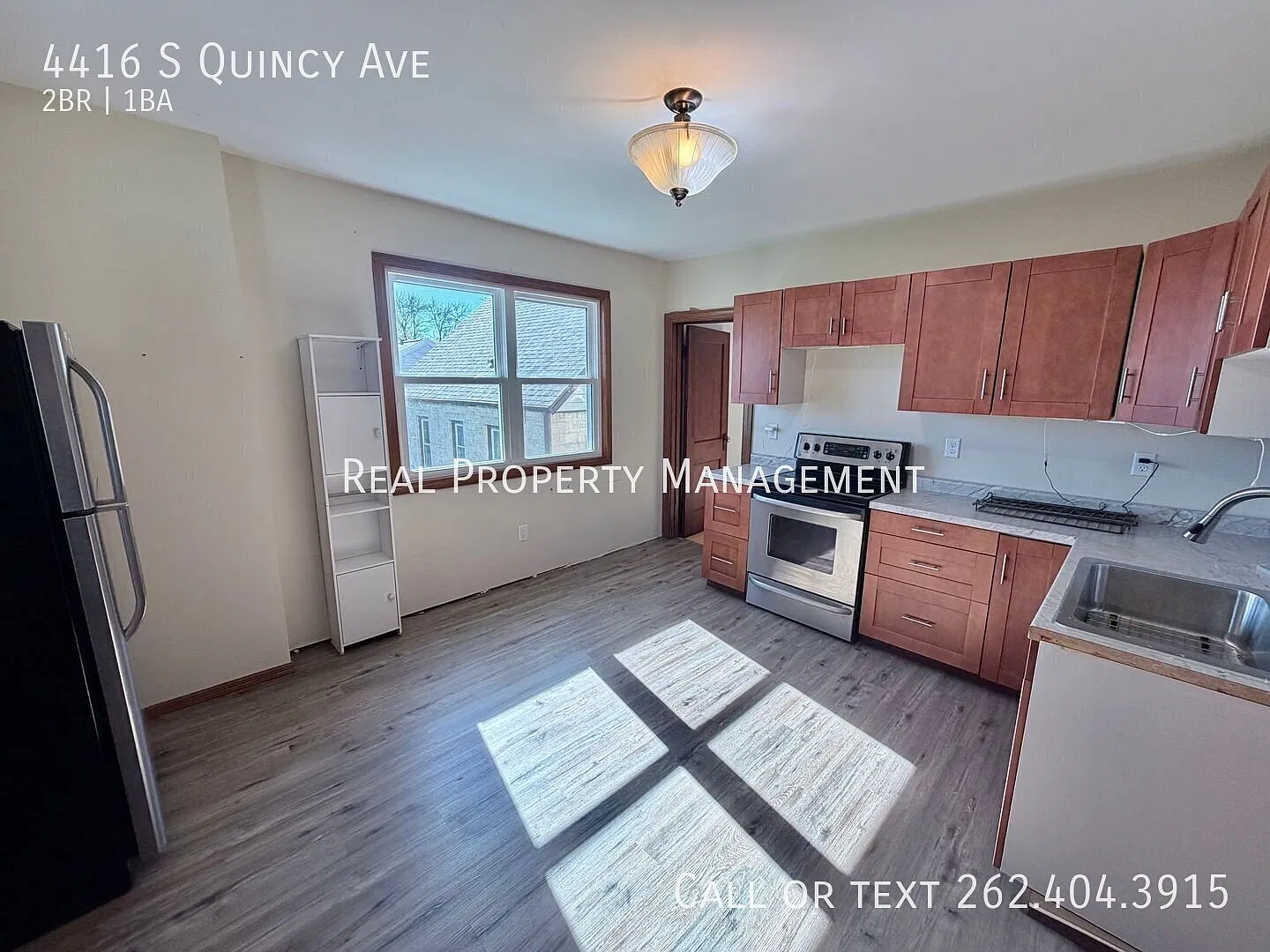 Spacious 2-Bedroom Lower Flat with Garage Heat & Water Included! — Photo 4