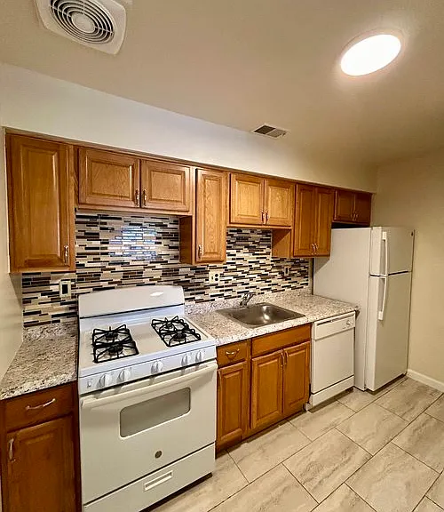 Brooklawn Gardens Parlin Apartments — Photo 1