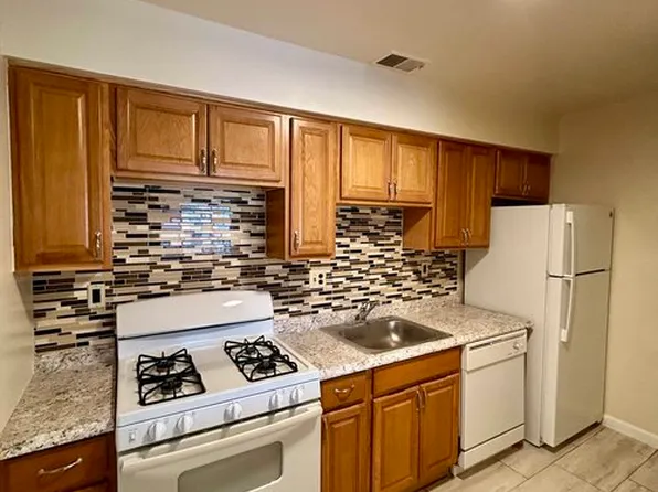 Brooklawn Gardens Parlin Apartments, 1617 Solook Dr #5ead8cedb, Parlin, NJ 08859
