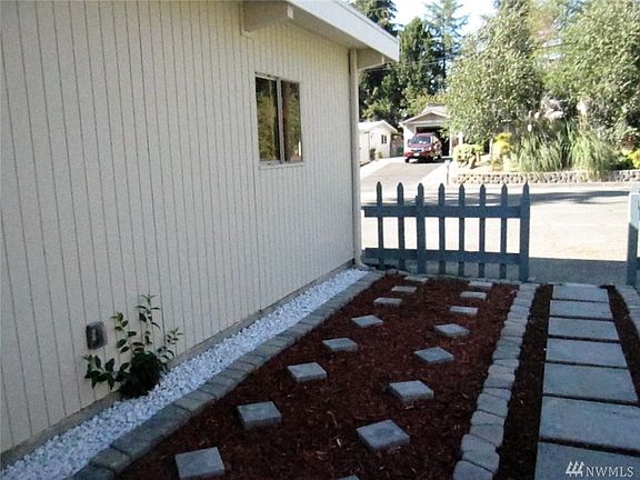 5th image of 3912 176th Pl SW
