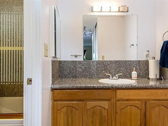 5th image of 1033 Crestview Dr APT 303